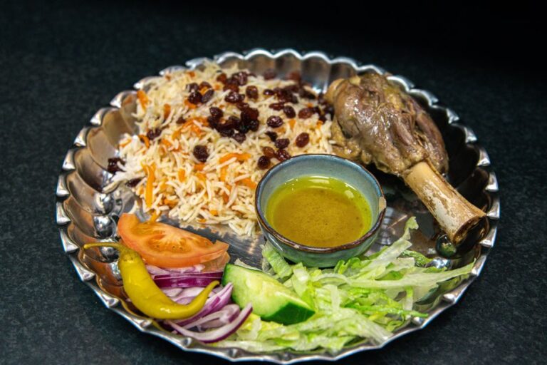 A platter of mandi rice and lamb